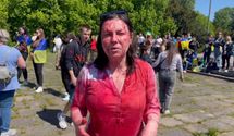 Подошли к послу и разорвали на себя пакеты с искусственной кровью – украинка об акции в Варшаве