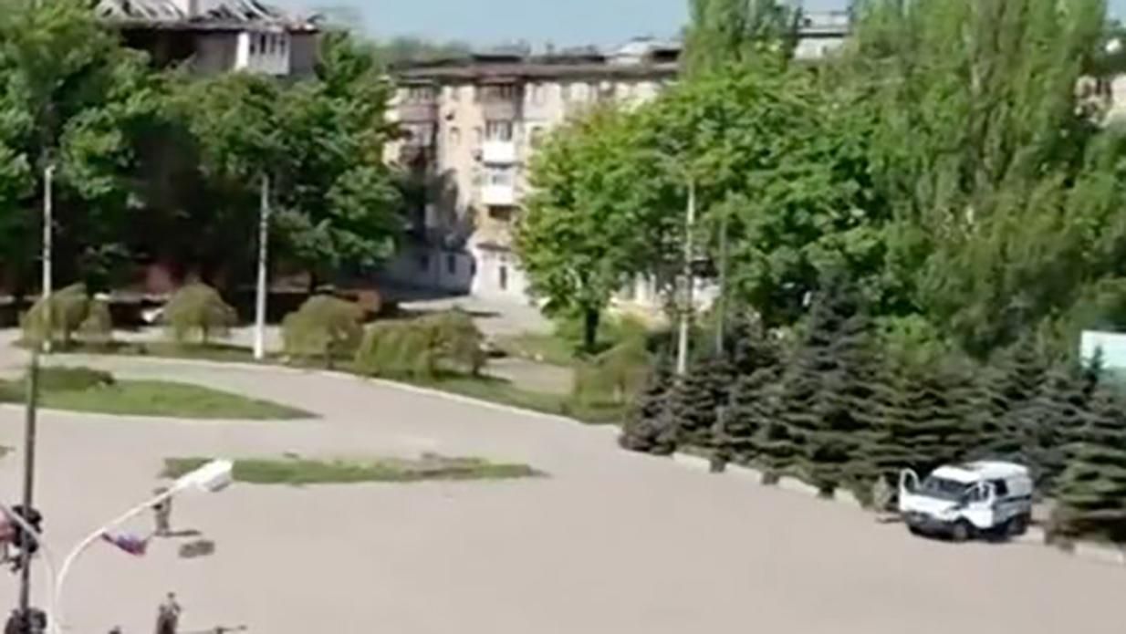 До ходи долучилось нуль людей, – у мерії Маріуполя показали пусті вулиці під час "параду" До ходи долучилось нуль людей, – у мерії Маріуполя показали пусті вулиці під час "параду"