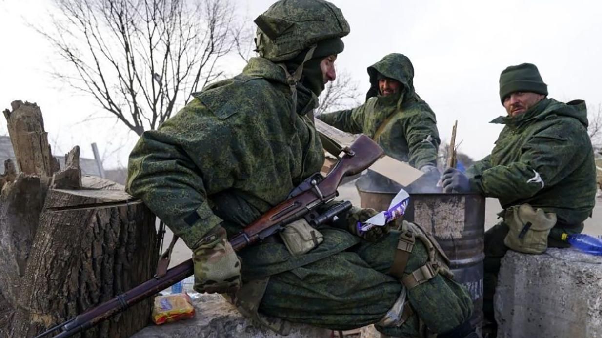 Росіяни готуються до наступу на напрямках Ізюм – Барвінкове та Ізюм – Слов'янськ Росіяни готуються до наступу на напрямках Ізюм – Барвінкове та Ізюм – Слов'янськ