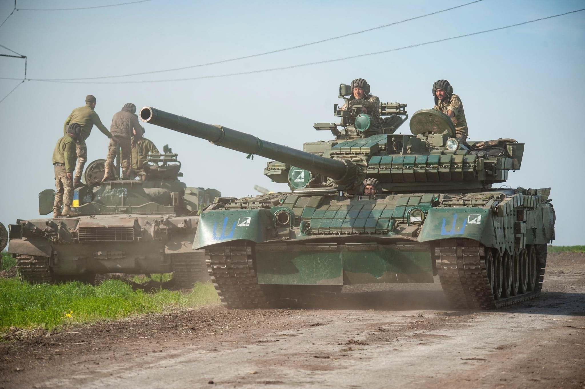 Холодноярівці показали "парад" на трофейних російських танках