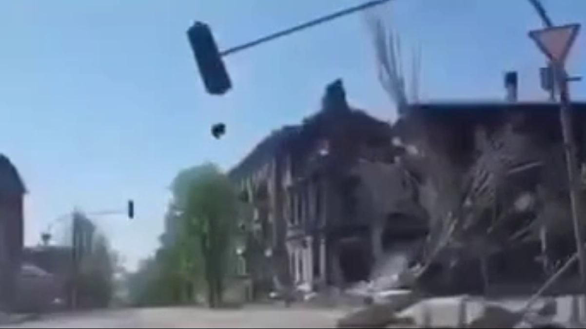 Исторический центр Мариуполя превратился в сплошные руины: ужасное видео Исторический центр Мариуполя превратился в сплошные руины: ужасное видео