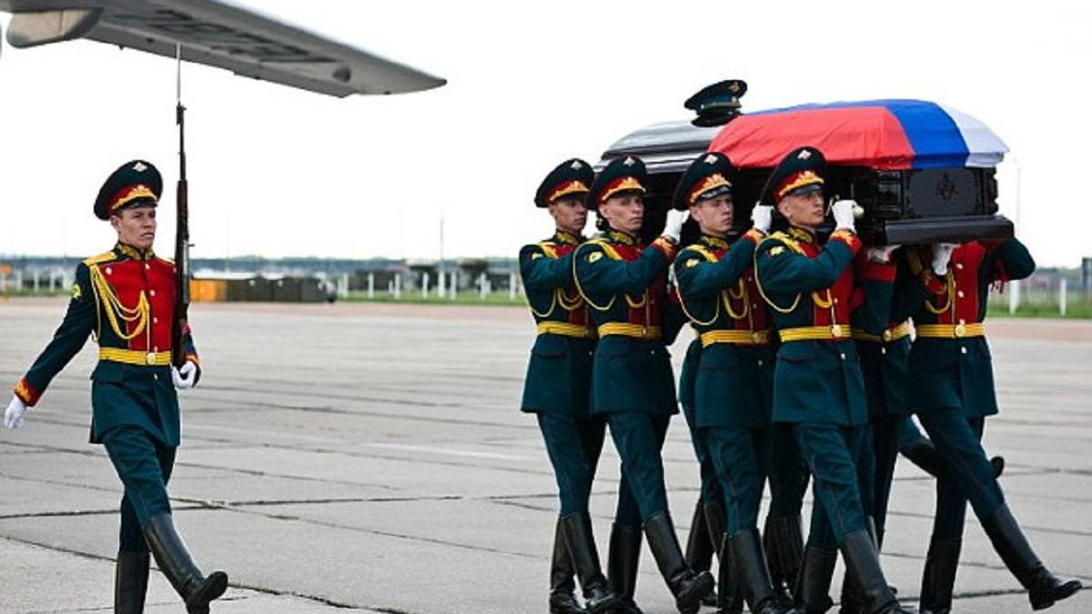 Россия потеряла опытных пилотов, – Левченко объяснил, почему авиации не было на параде в Москве