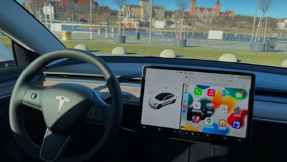 Владелец Tesla взломал электрокар и установил Apple CarPlay с помощью Android Владелец Tesla взломал электрокар и установил Apple CarPlay с помощью Android