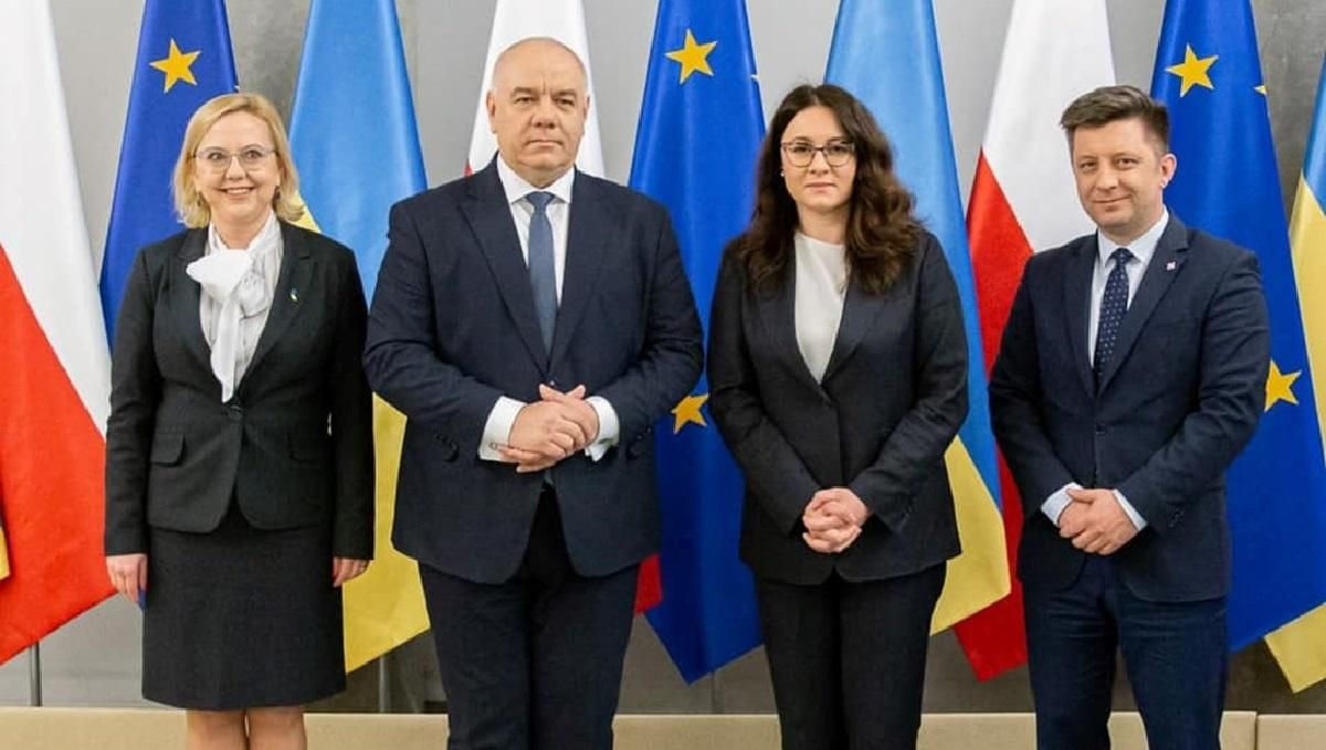 Польша может более чем в три раза увеличить поставки топлива в Украину, – Свириденко Польша может более чем в три раза увеличить поставки топлива в Украину, – Свириденко