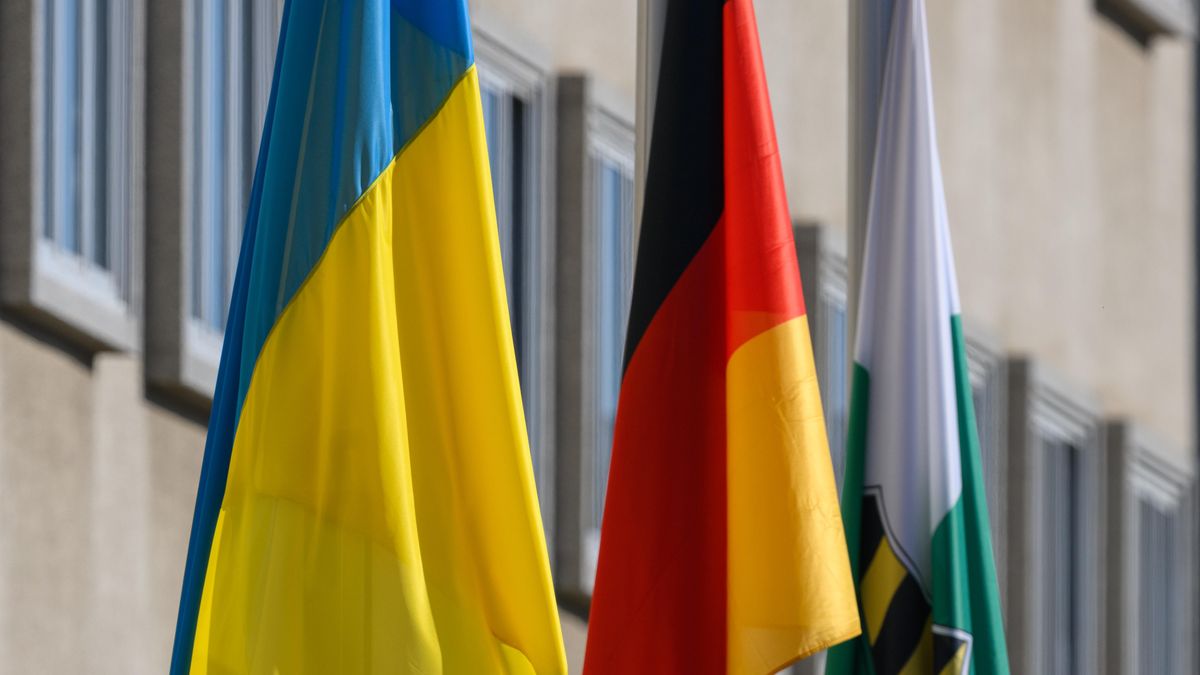 Посольство Німеччини частково відновлює роботу в Києві