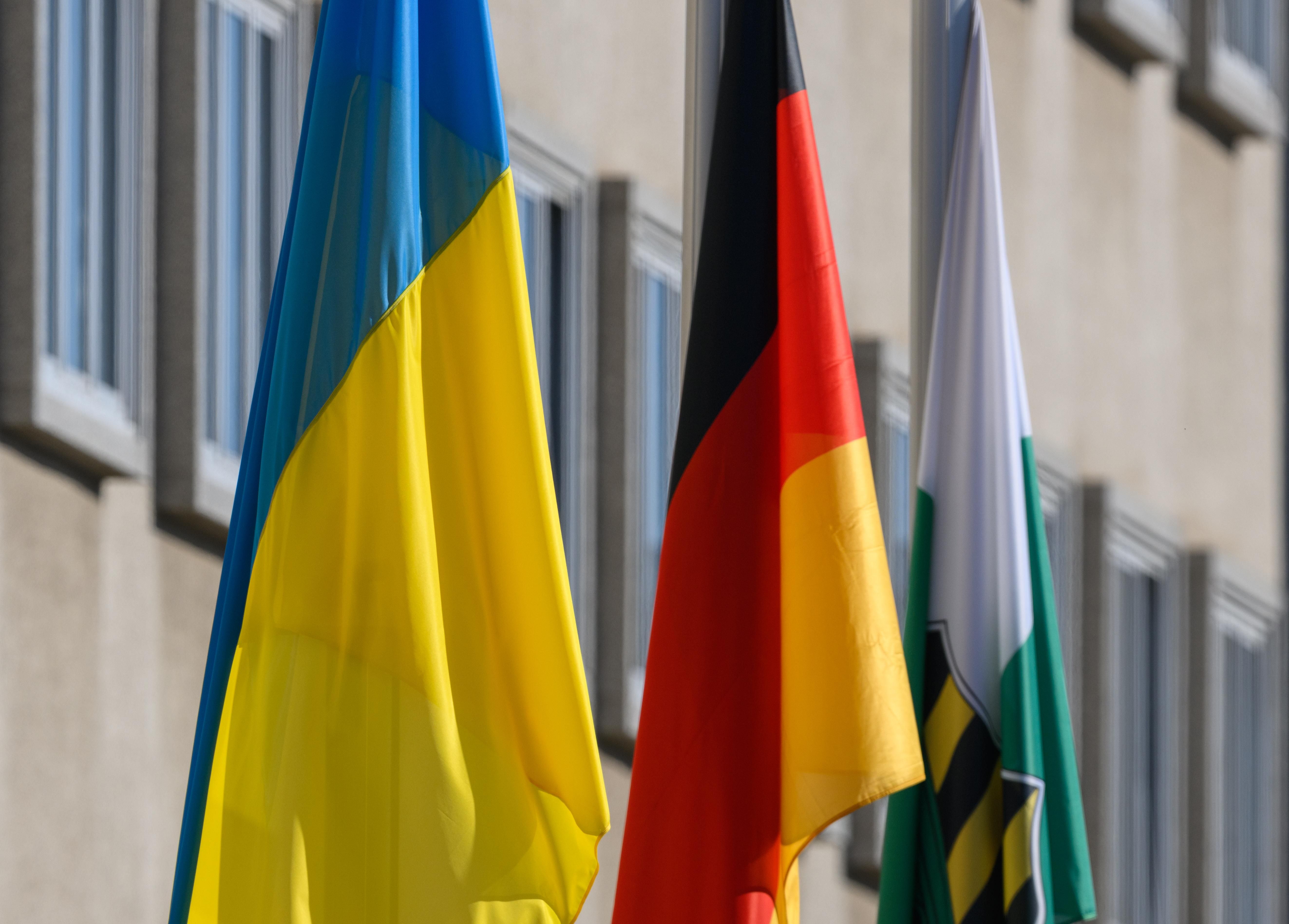 Посольство Німеччини частково відновлює роботу в Києві