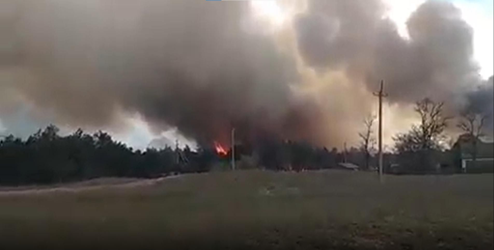 "Огонь валит в две стороны": на оккупированной Херсонской области горит уникальная Кинбурнская коса "Огонь валит в две стороны": на оккупированной Херсонской области горит уникальная Кинбурнская коса