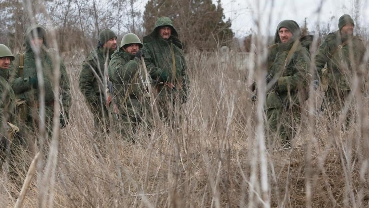 В'язниця краще, ніж смерть: майже 300 росіян втекли з поля бою на Донбасі