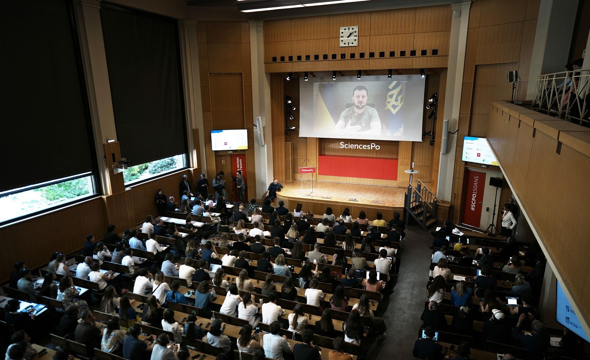 Желание Украины вести переговоры уменьшается "с каждой новой Бучей и Мариуполем", – Зеленский Желание Украины вести переговоры уменьшается "с каждой новой Бучей и Мариуполем", – Зеленский