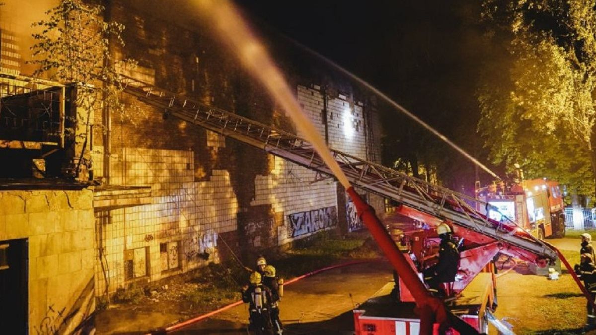 Рятувальники ліквідували пожежу в столичному кінотеатрі "Тампере"  відео займання - 24 Канал