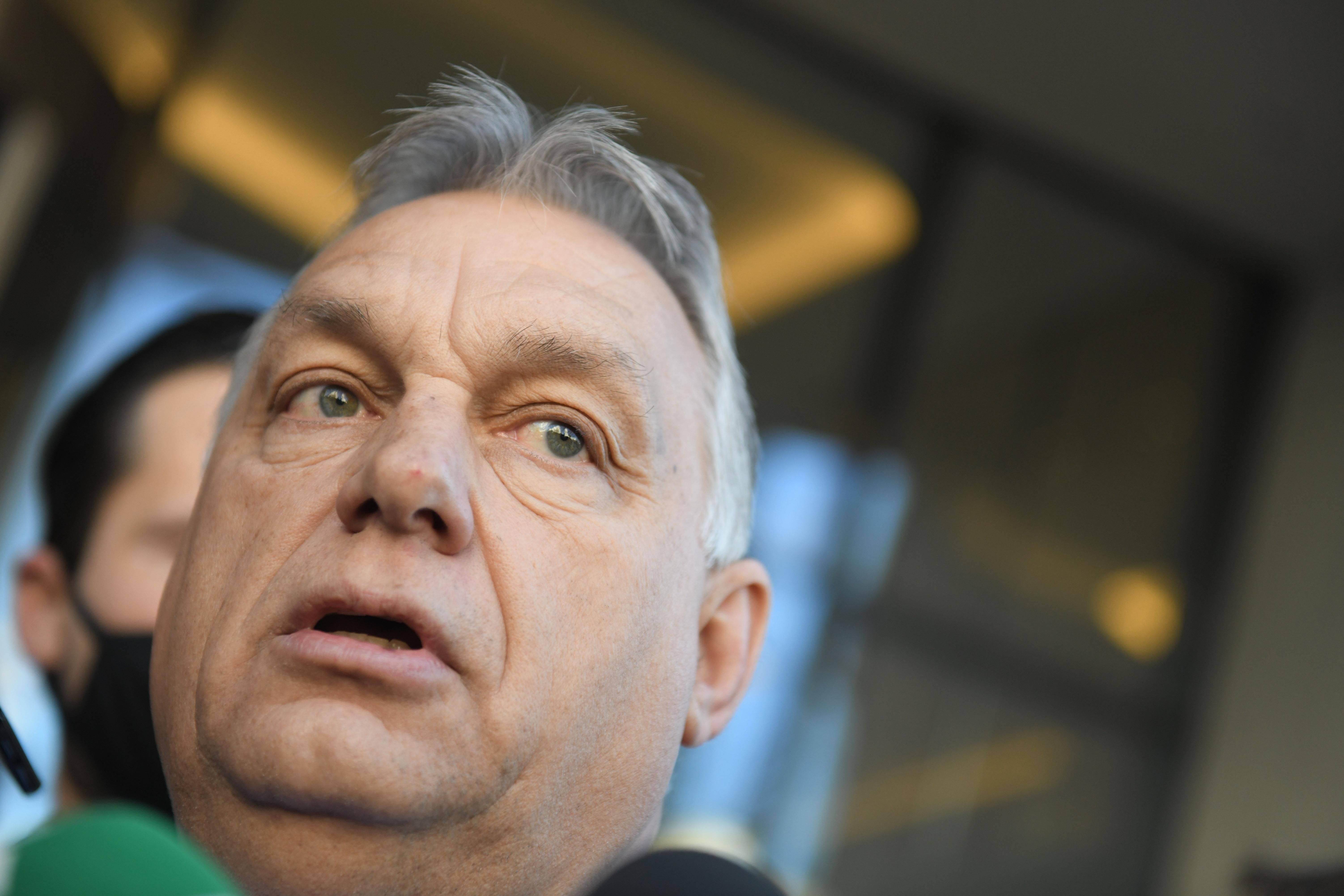 Орбан будет выкручиваться до последнего, – политолог о нефтяном эмбарго против России
