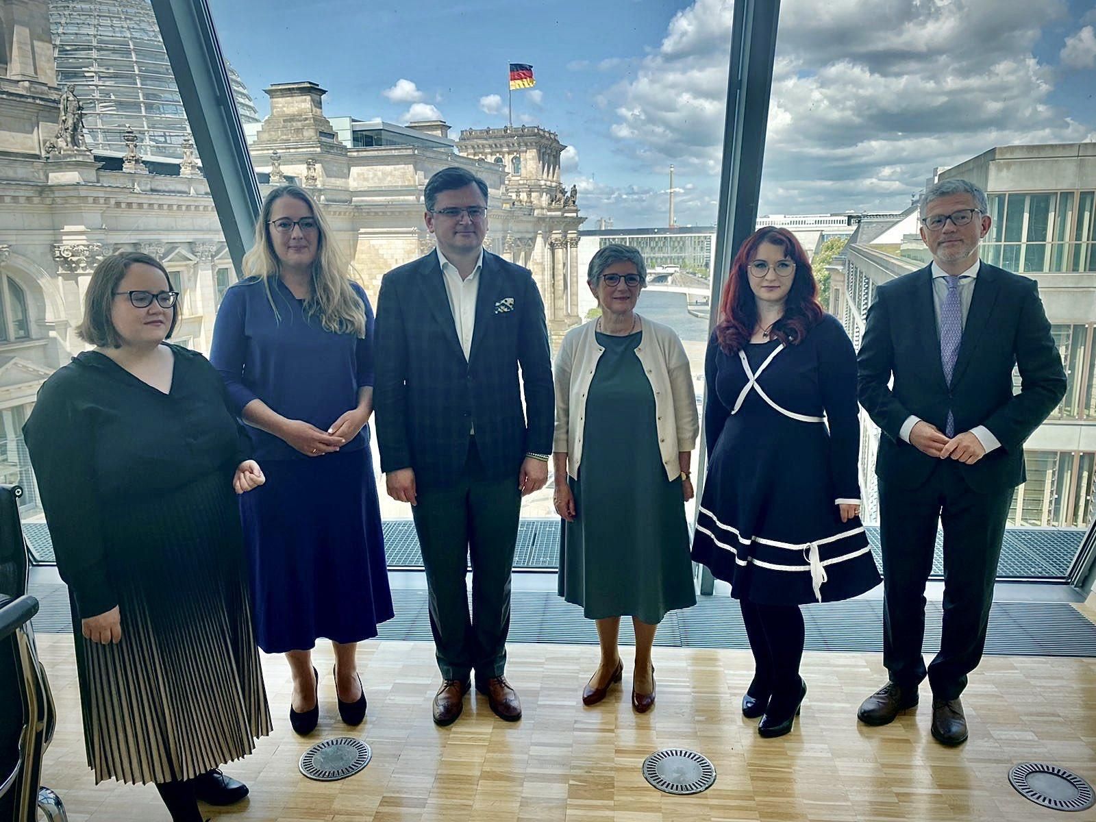 Вони увійдуть в історію, – Кулеба обговорив з очільниками німецьких партій членство України в ЄС Вони увійдуть в історію, – Кулеба обговорив з очільниками німецьких партій членство України в ЄС