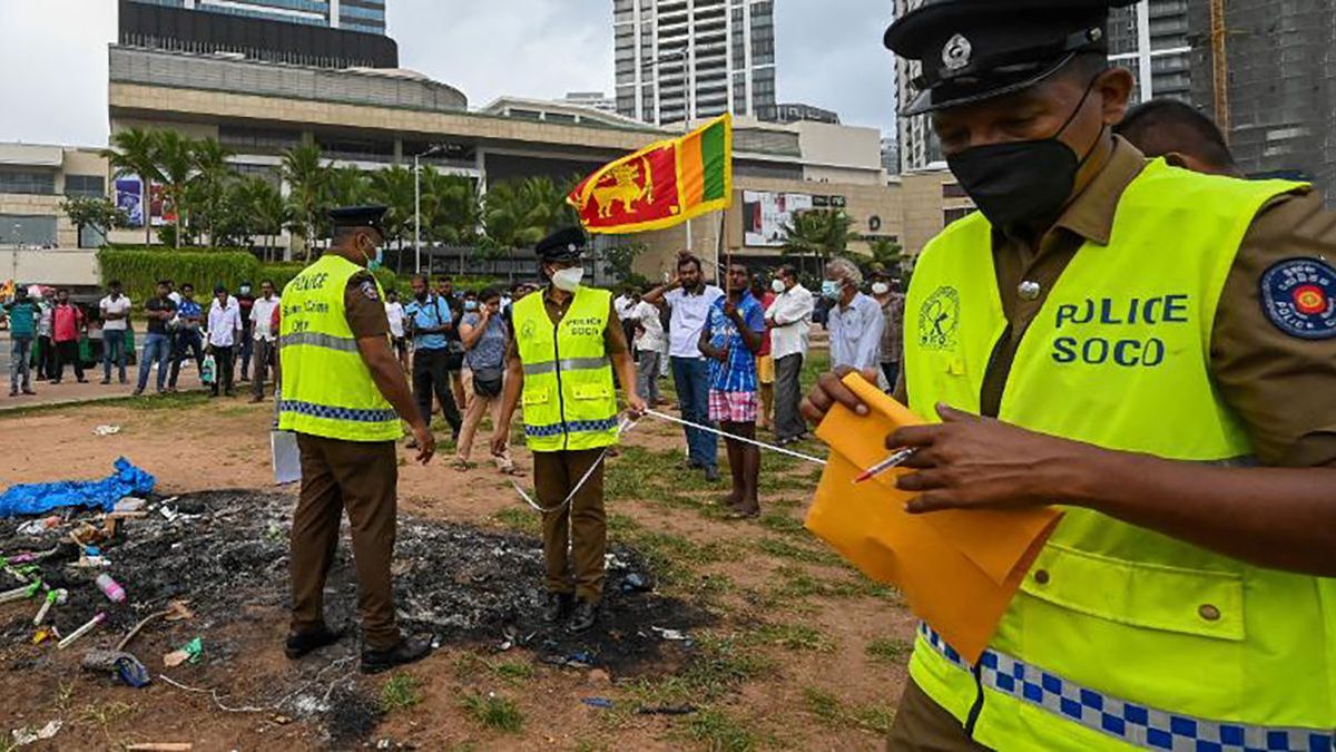 Шри-Ланка всколыхнули массовые беспорядки: в стране жгут дома политиков, есть погибшие