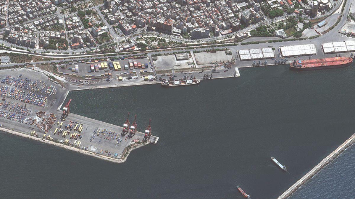 Російське судно з краденим українським зерном помітили у порту Сирії Російське судно з краденим українським зерном помітили у порту Сирії