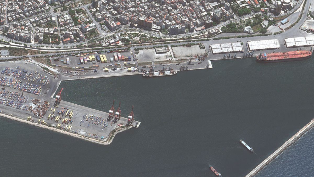 Российское судно с краденым украинским зерном заметили в порту Сирии