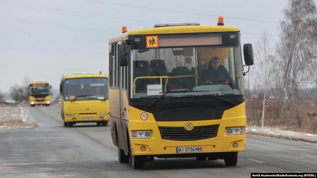 Росіяни розстріляли з артилерії мирну колону біженців, які виїжджали з Херсонської області