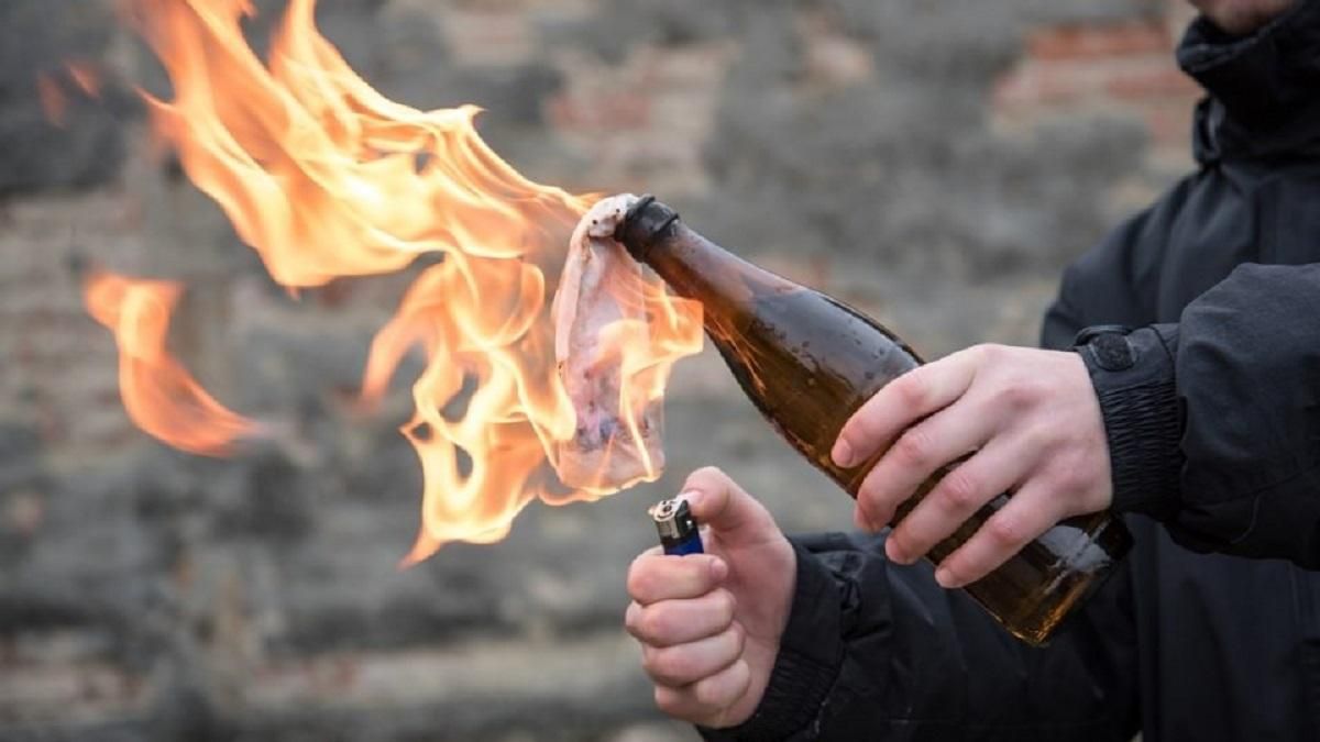 В непризнанном Приднестровье пытались поджечь нефтебазу и военкомат В непризнанном Приднестровье пытались поджечь нефтебазу и военкомат