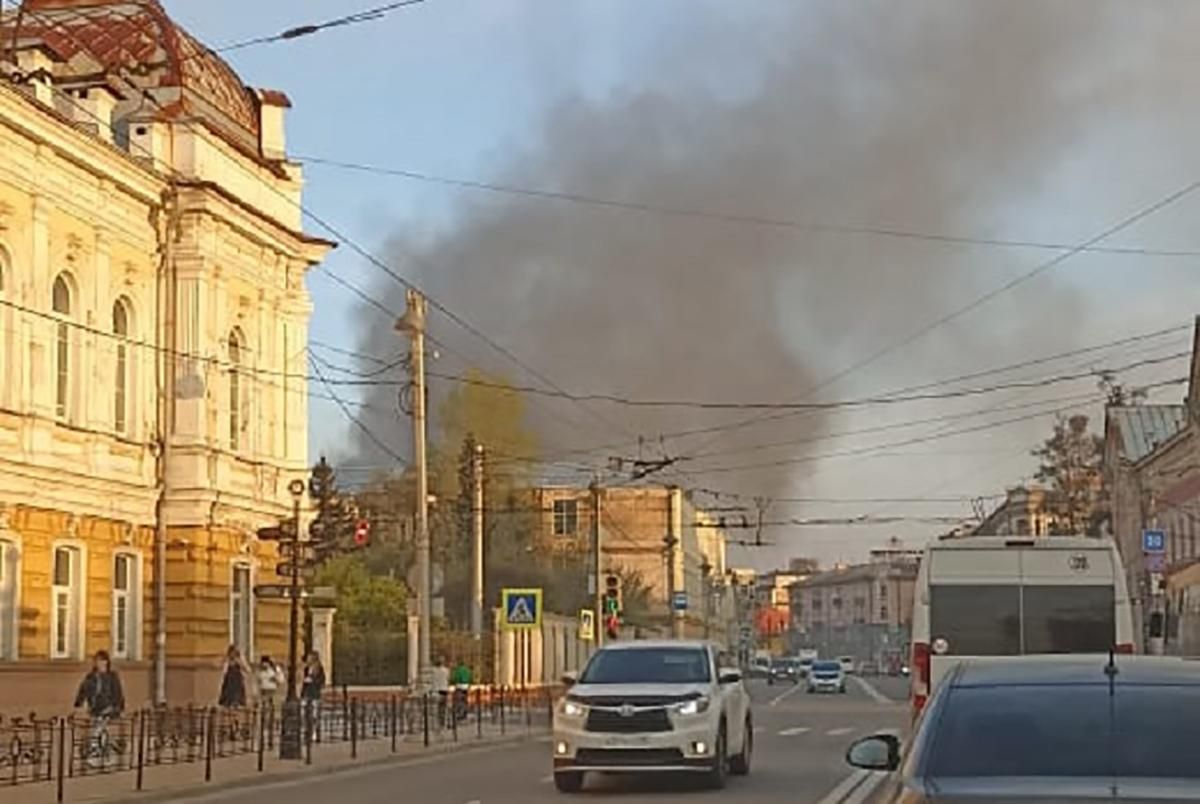 Дійшла черга до театрів: у російському Іркутську спалахнула масштабна пожежа Дійшла черга до театрів: у російському Іркутську спалахнула масштабна пожежа