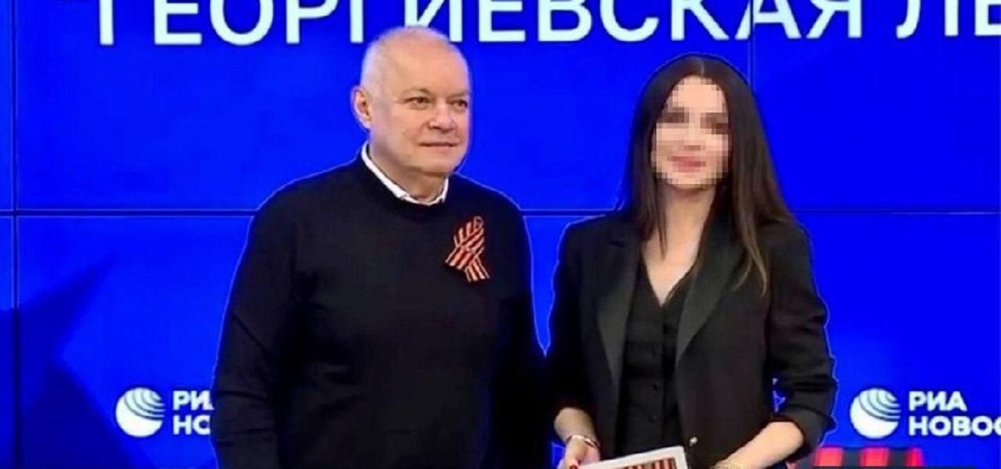 Жительці Закарпаття оголосили підозру за участь у шоу пропагандиста Кисельова - 24 Канал
