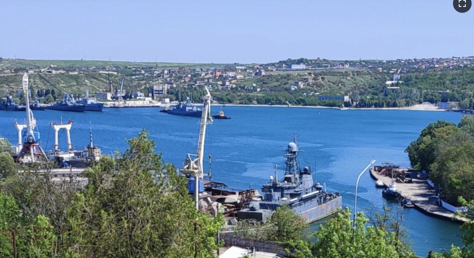 Росія ремонтує у Севастополі пошкоджений у Бердянську десантний корабель Росія ремонтує у Севастополі пошкоджений у Бердянську десантний корабель