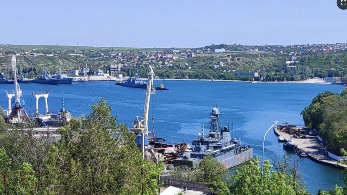 Росія ремонтує у Севастополі пошкоджений у Бердянську десантний корабель