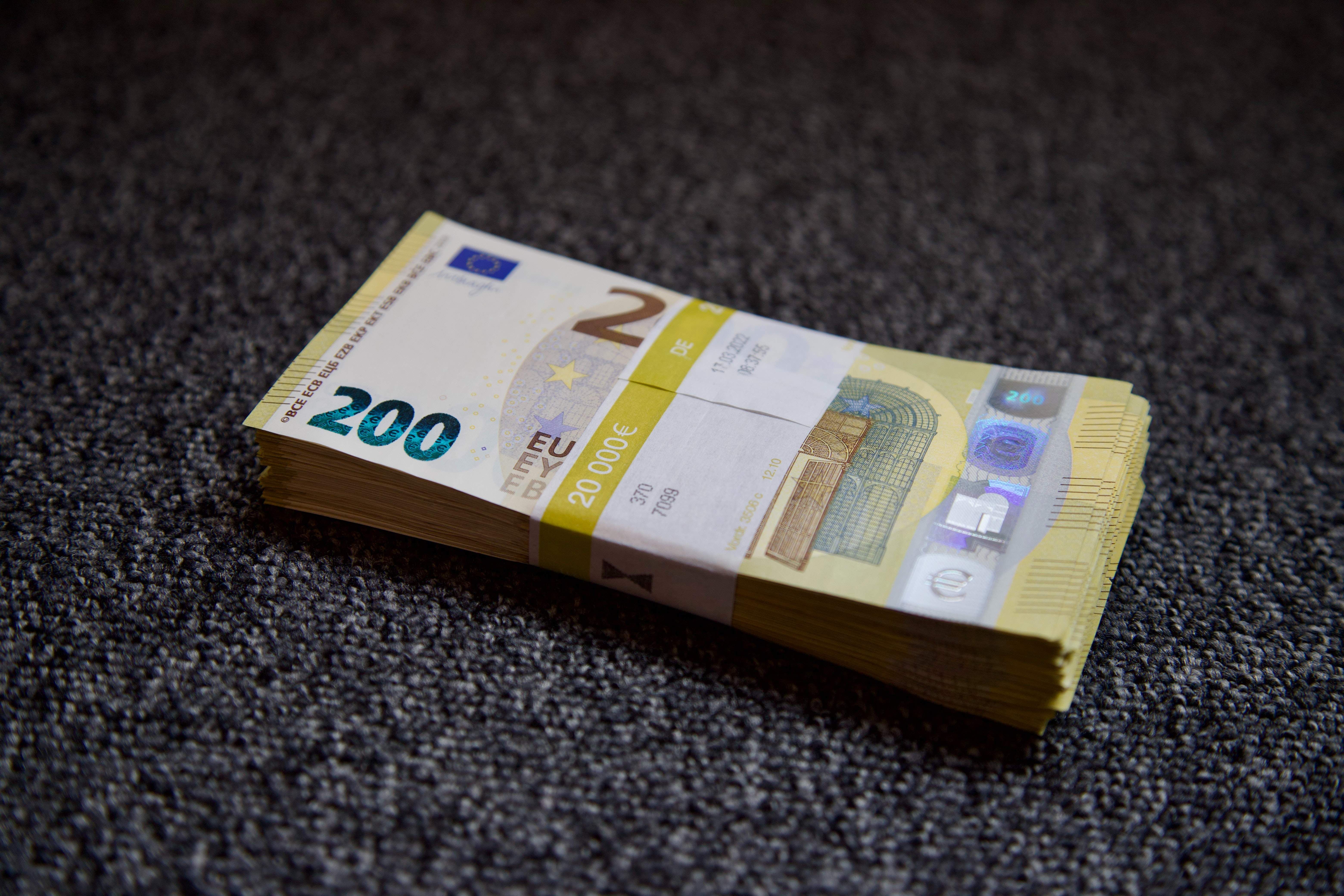 Хорватия одобрила закон о введении евро