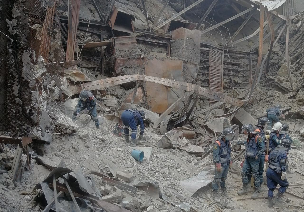 Маріупольців змушують розбирати завали за рублі, але ті масово відмовляються Маріупольців змушують розбирати завали за рублі, але ті масово відмовляються