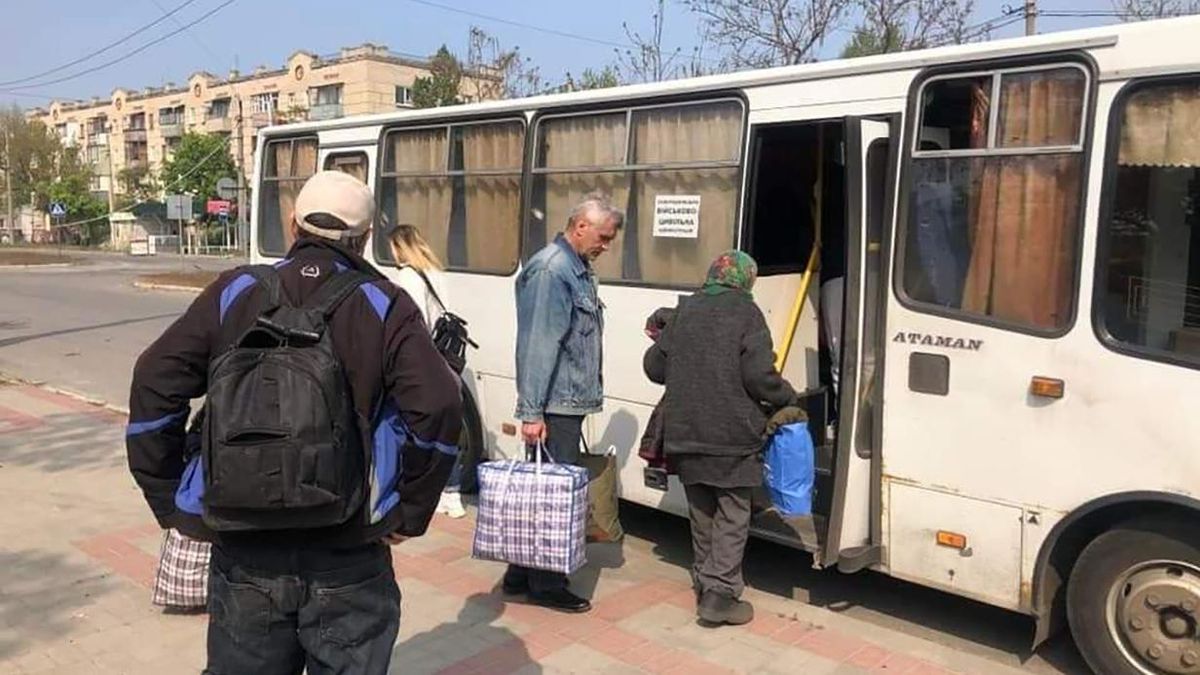 Вперше за довгий період із Сєвєродонецька евакуювали 17 осіб, з них троє – діти