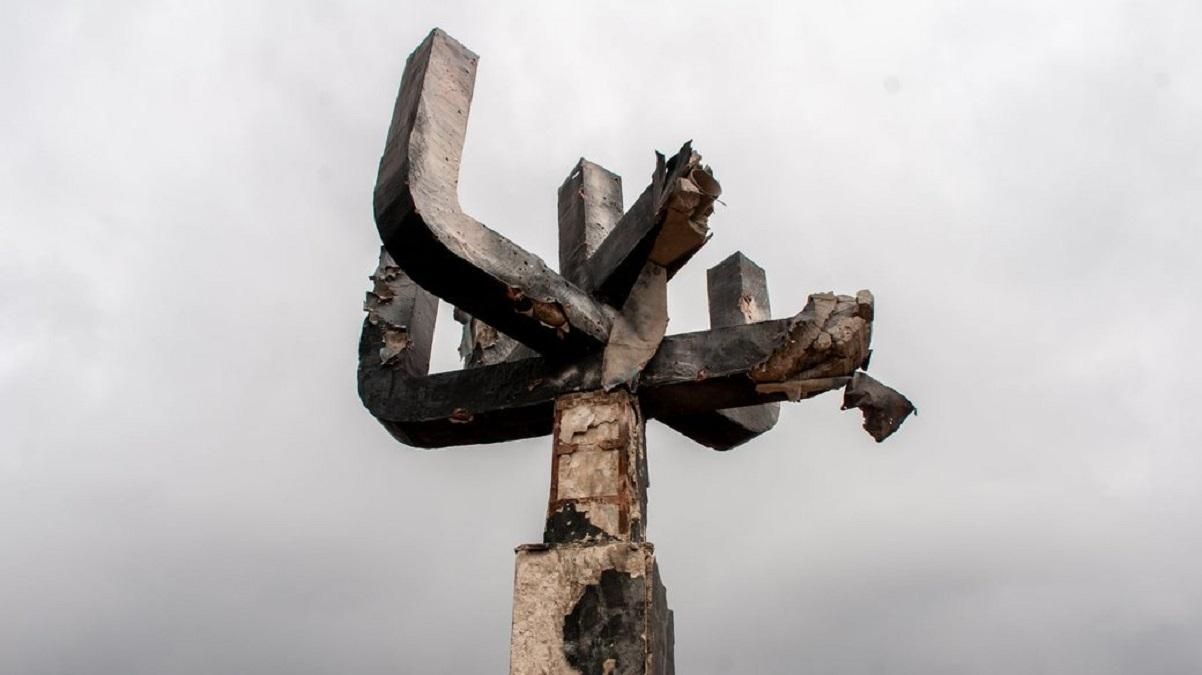 Нагадування про агресію Росії: на меморіалі "Дробицький яр" залишать сліди обстрілів Нагадування про агресію Росії: на меморіалі "Дробицький яр" залишать сліди обстрілів