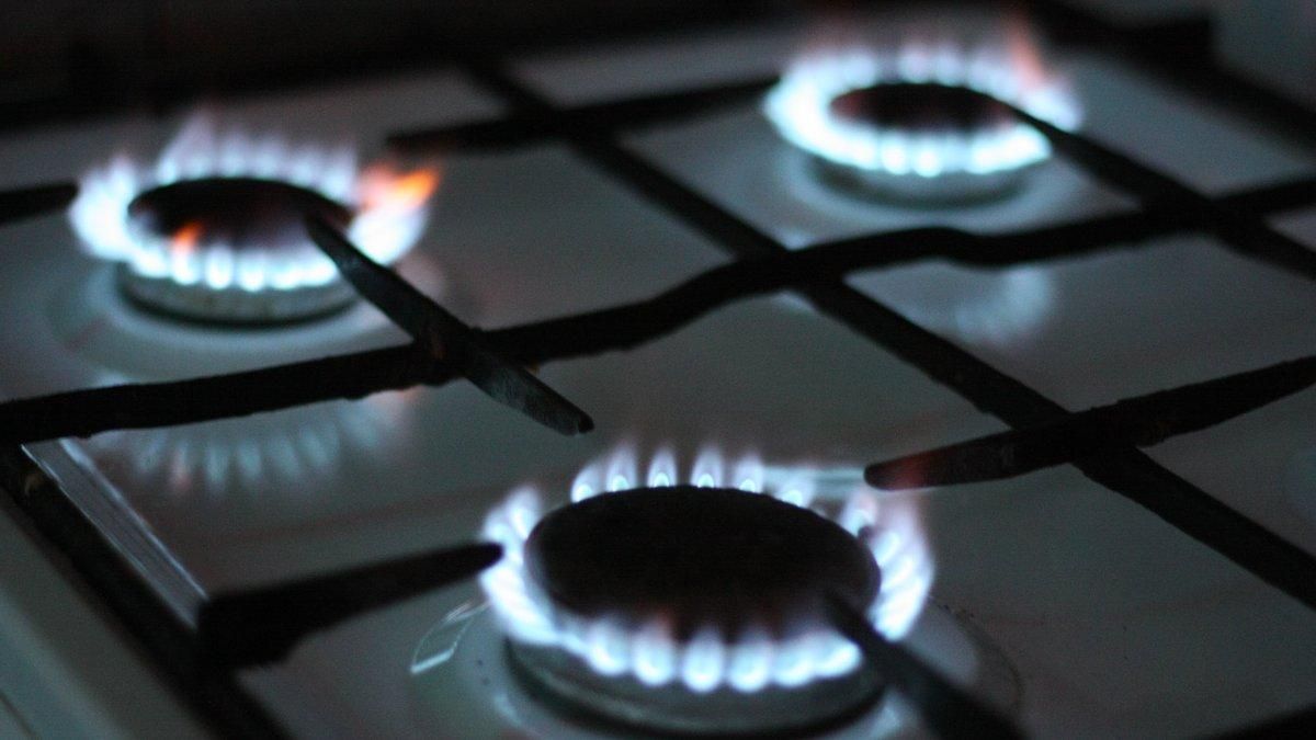На Донеччині можуть відключити газ: місцевих закликають придбати електроплити