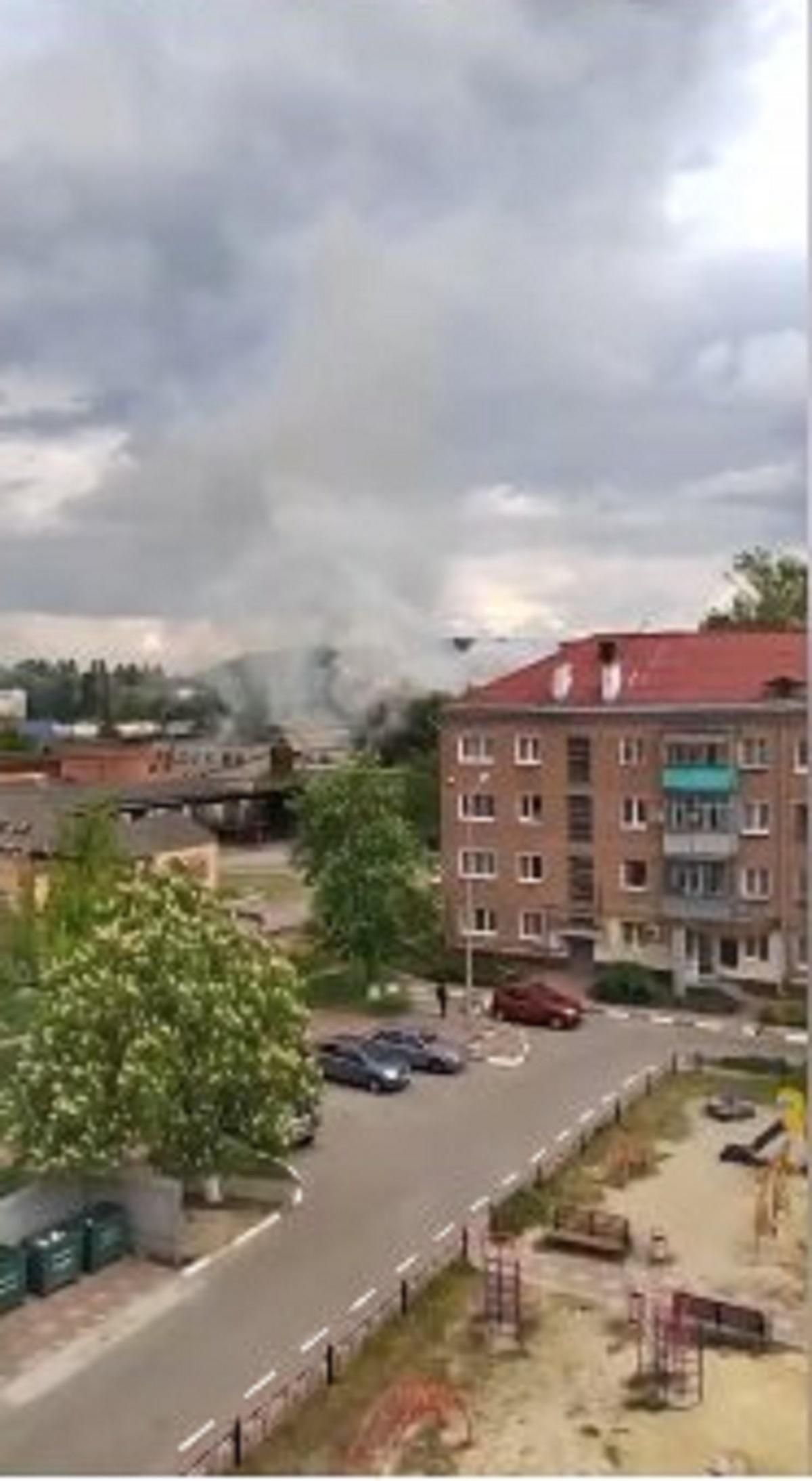 В российском Белгороде снова горит: на этот раз загорелось помещение возле железной дороги В российском Белгороде снова горит: на этот раз загорелось помещение возле железной дороги