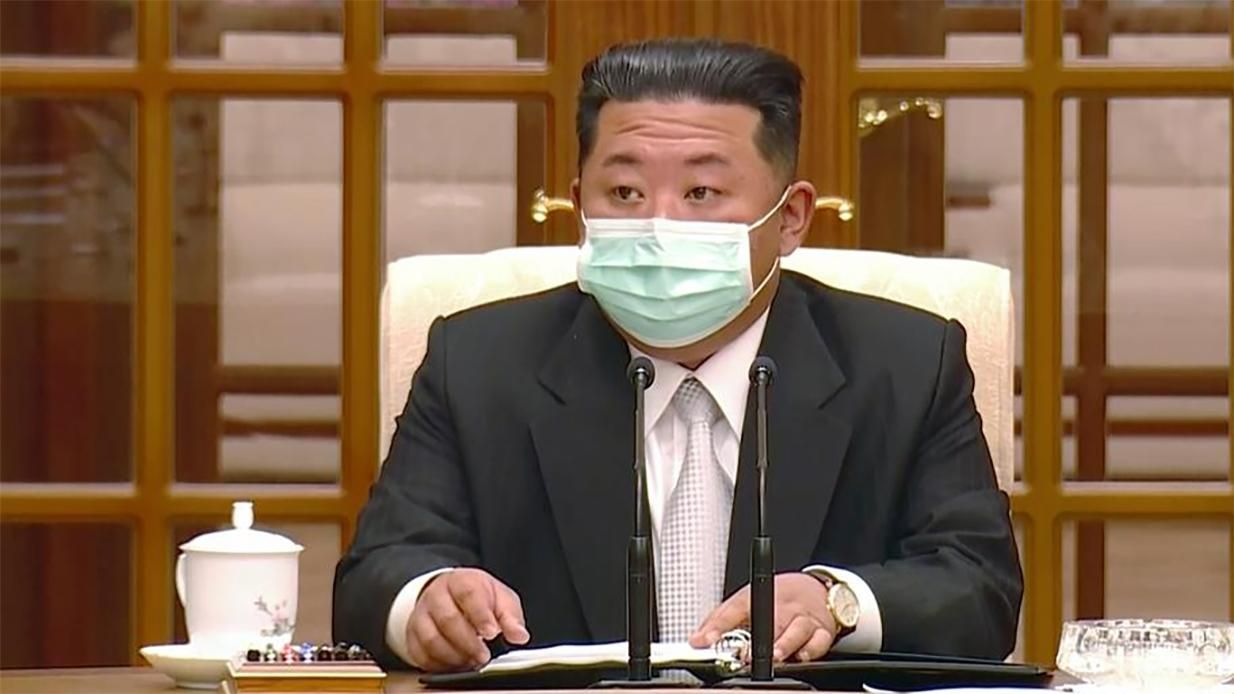 Кім Чен Ин оголосив спалах COVID у КНДР "великим лихом" Кім Чен Ин оголосив спалах COVID у КНДР "великим лихом"