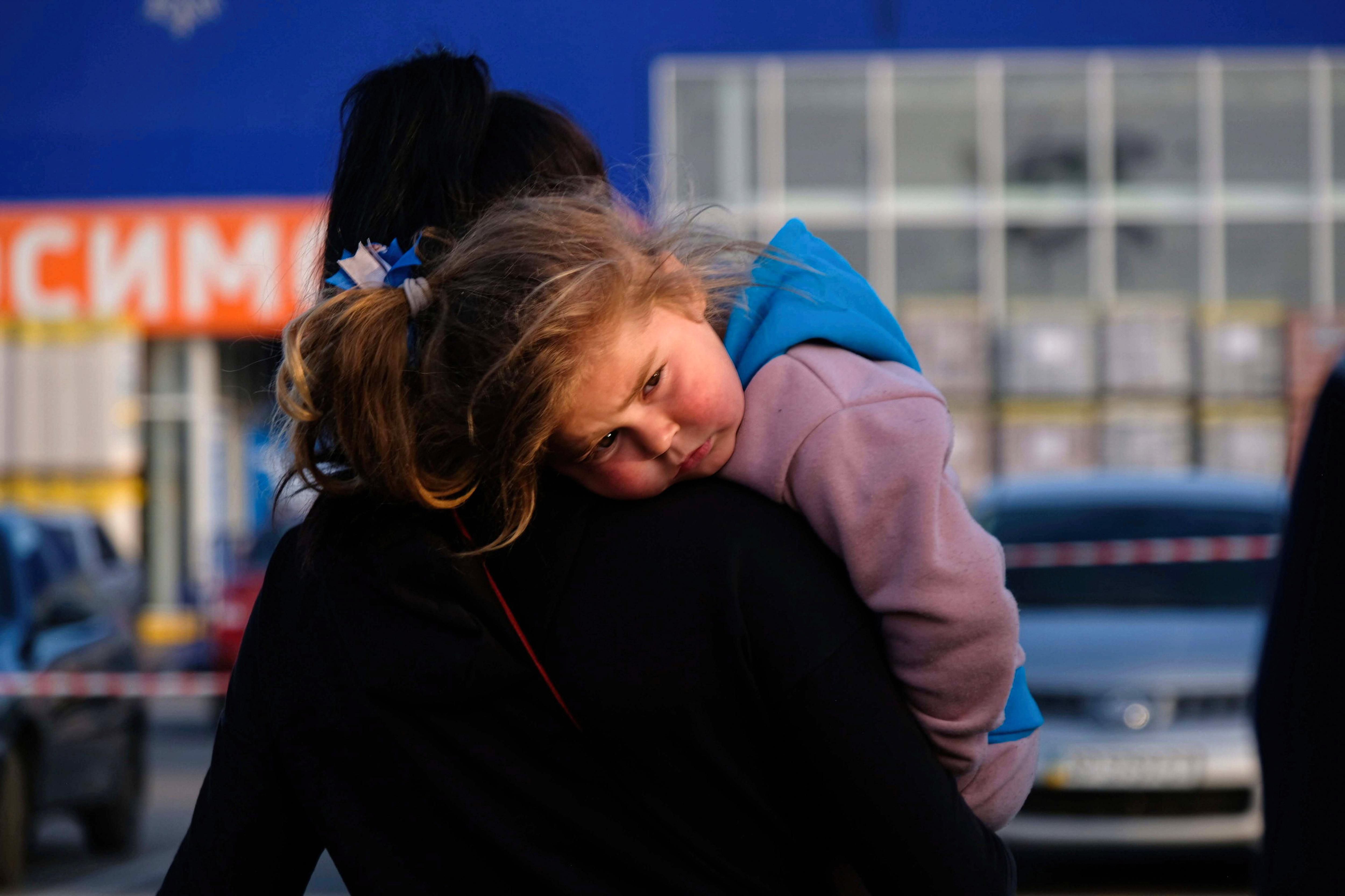 Цинизм без предела: россияне готовят дезинформационную атаку с детьми и родителями из Мариуполя Цинизм без предела: россияне готовят дезинформационную атаку с детьми и родителями из Мариуполя