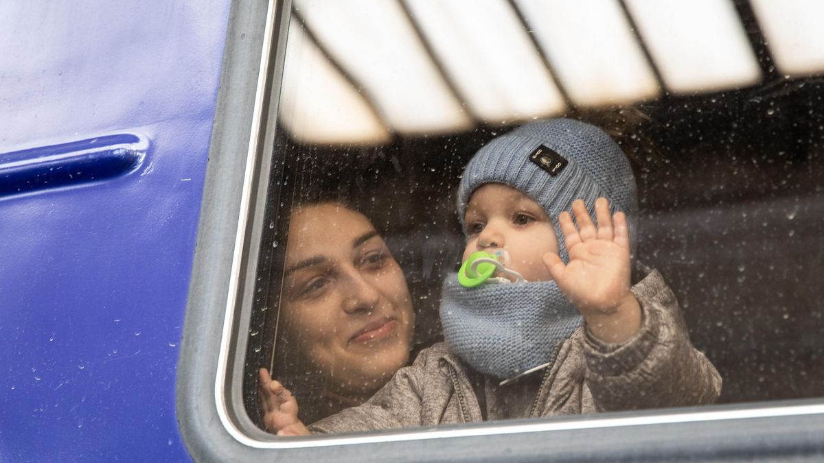 Впервые в мире в честь мамы: поезд Киев – Ивано-Франковск получил название "Стефанія Експрес"