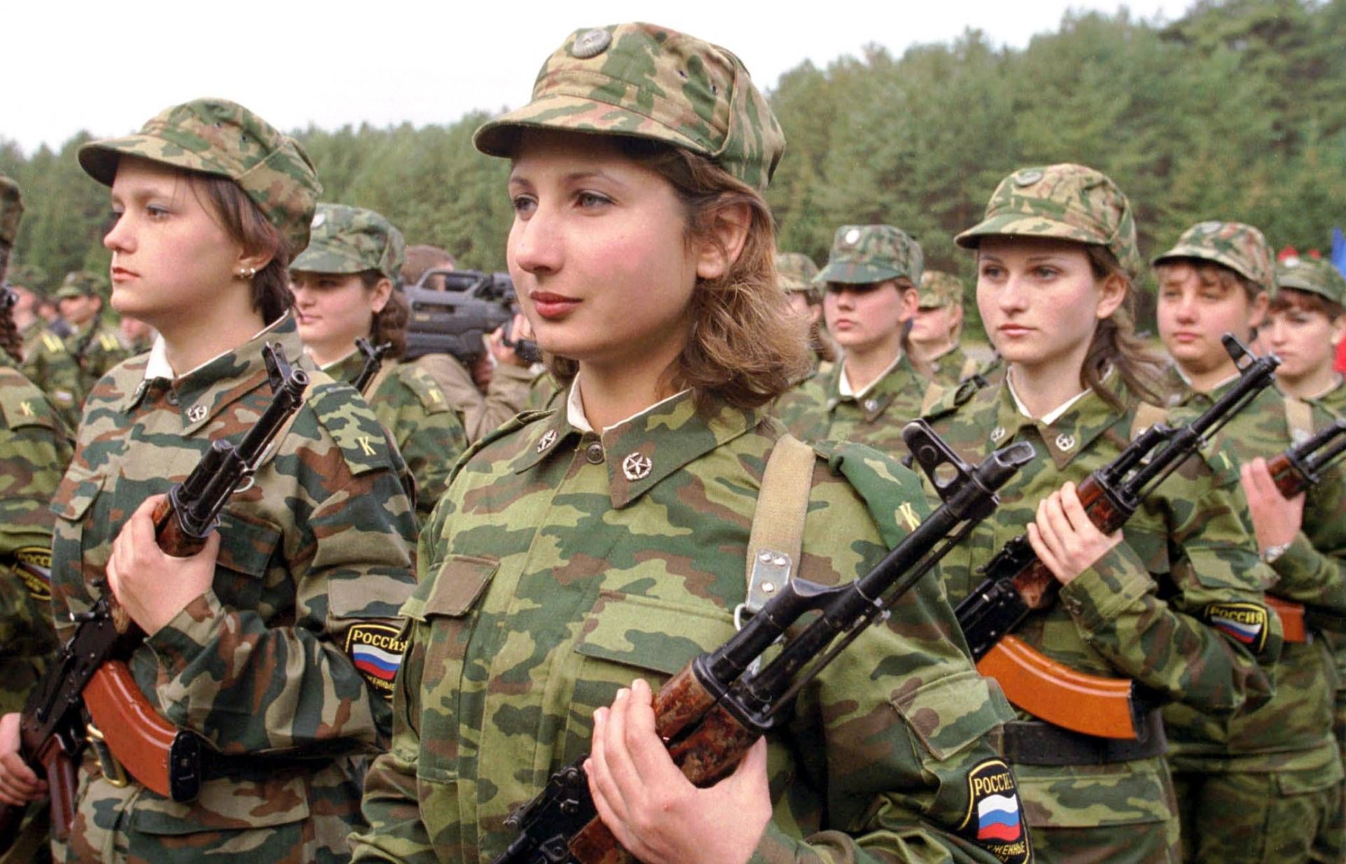 На окупованих територіях проводять звірку жінок на підприємствах для мобілізації На окупованих територіях проводять звірку жінок на підприємствах для мобілізації