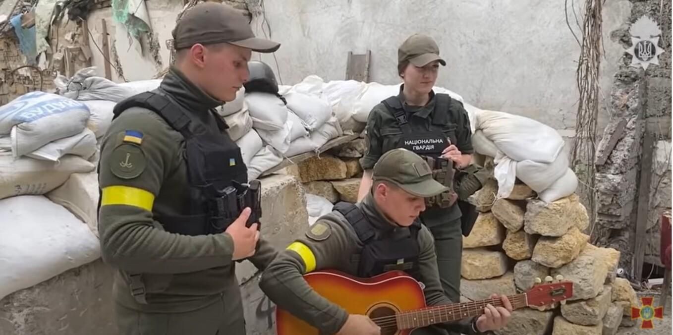 Нацгвардійці виконали пісню Stefania й подякували Kalush Orchestra: щемливе відео Нацгвардійці виконали пісню Stefania й подякували Kalush Orchestra: щемливе відео