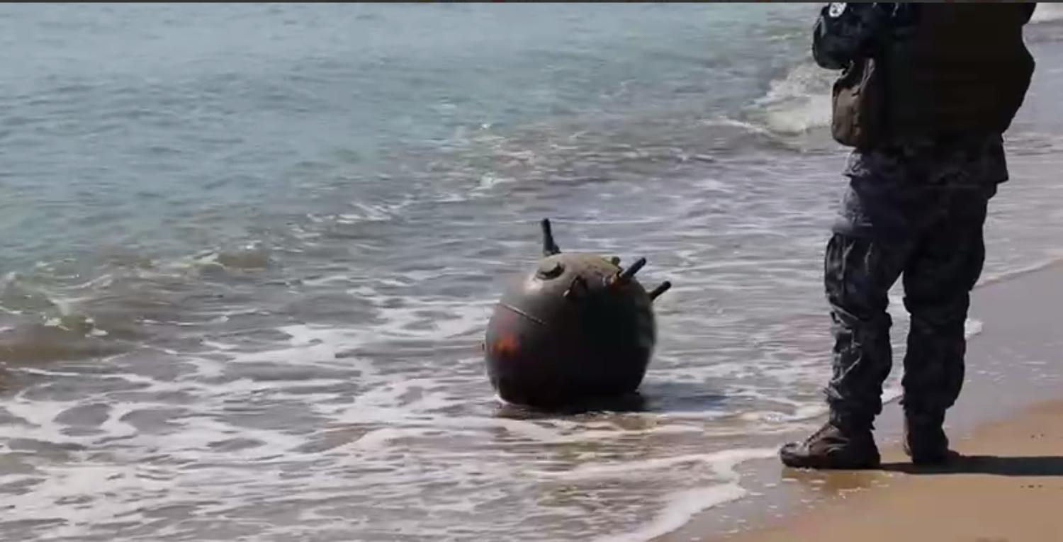 На узбережжі Одеси знешкодили дві ворожі морські міни: як це відбувалося – у відео