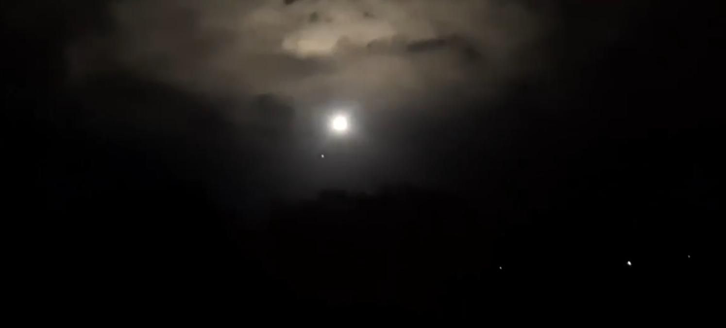 Уже не "хлопок", а "шары": ночь в Белгороде снова проходит крайне неспокойно Уже не "хлопок", а "шары": ночь в Белгороде снова проходит крайне неспокойно