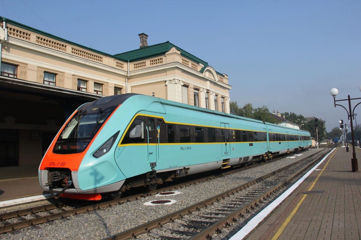 Еще один в Калуш: Укрзализныця возвращает поезд "Прикарпатский экспресс" Львов — Черновцы