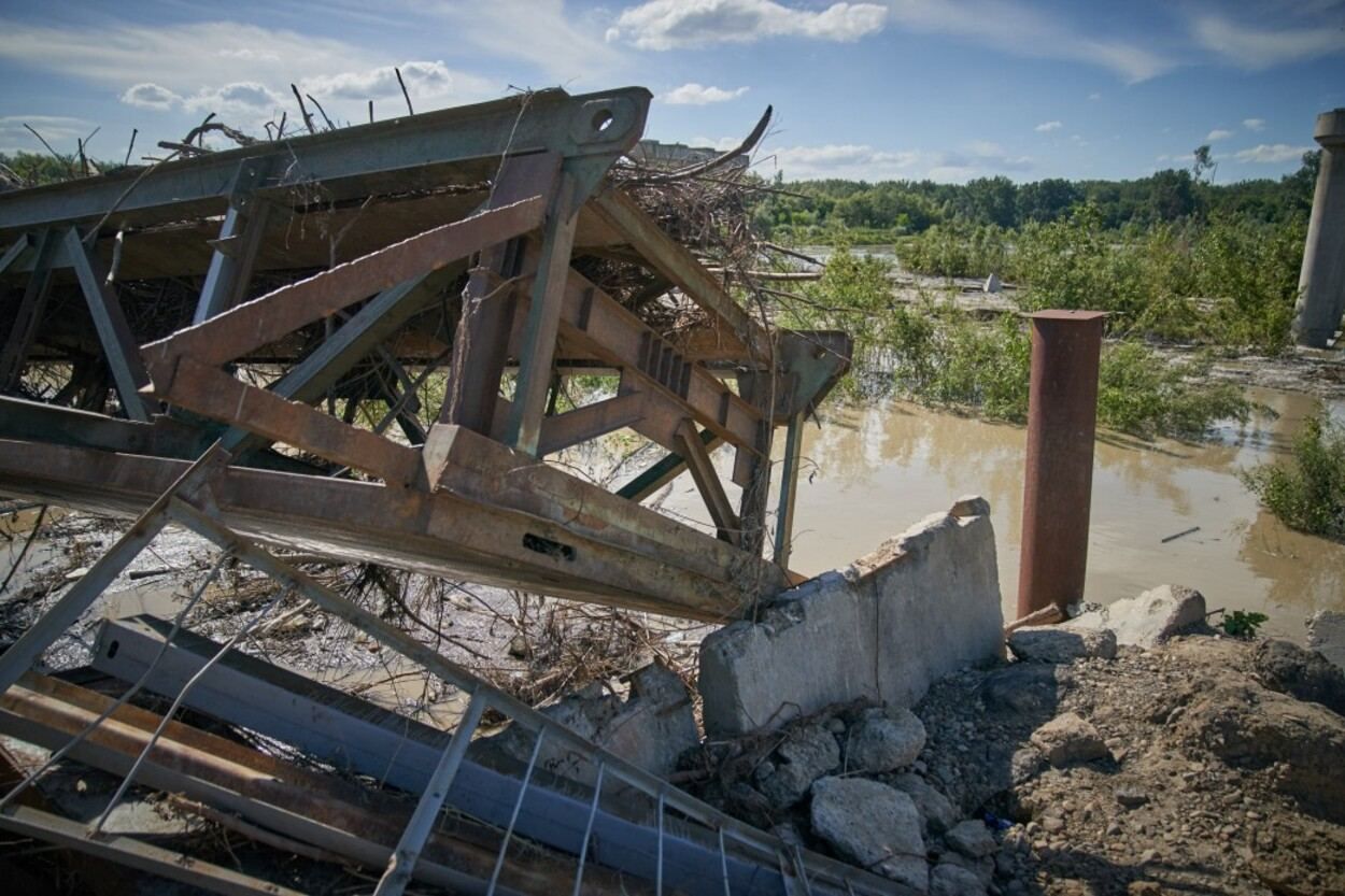 Бояться контрнаступу: окупанти знищили міст на Сумщині й готуються до оборони на території Росії Бояться контрнаступу: окупанти знищили міст на Сумщині й готуються до оборони на території Росії