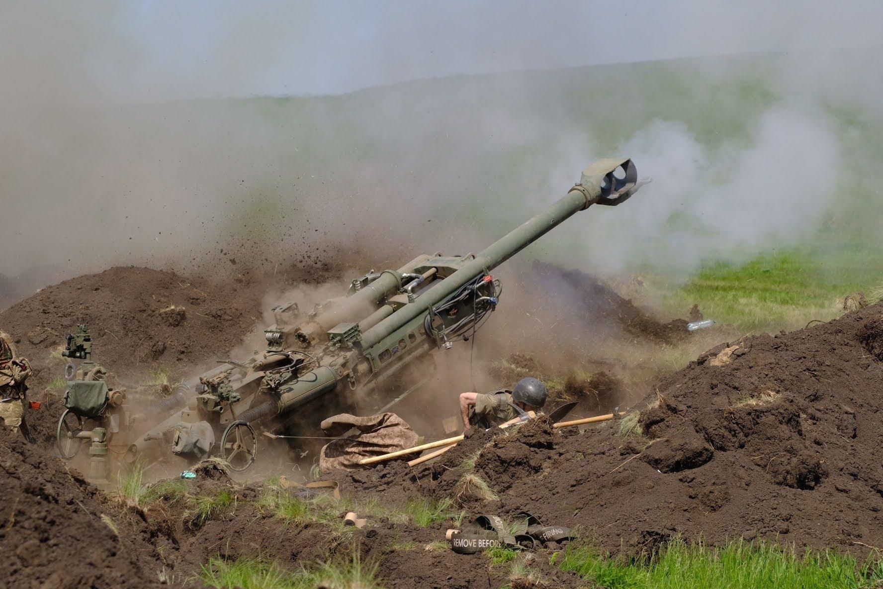 В Донецкой области россияне используют весь арсенал: разрушают окопы и хотят истощить ВСУ