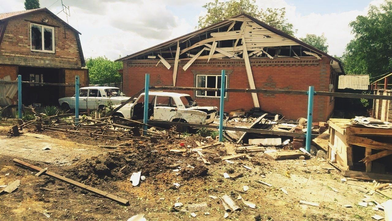 Ворог обстріляв 38 міст і сіл на Сході: є багато загиблих і поранених, зруйновані школи і мечеть Ворог обстріляв 38 міст і сіл на Сході: є багато загиблих і поранених, зруйновані школи і мечеть