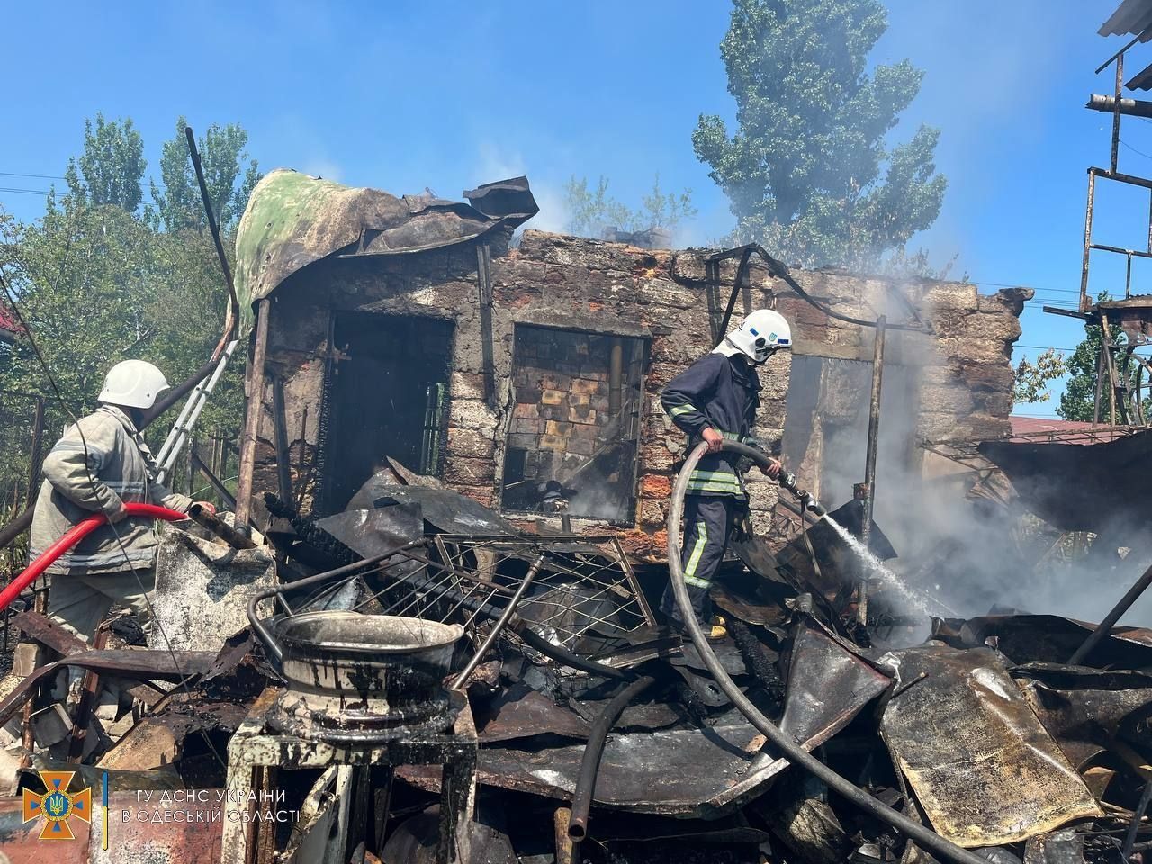 Здание – в руинах, сожжено авто: последствия ракетного обстрела базы в Одесской области