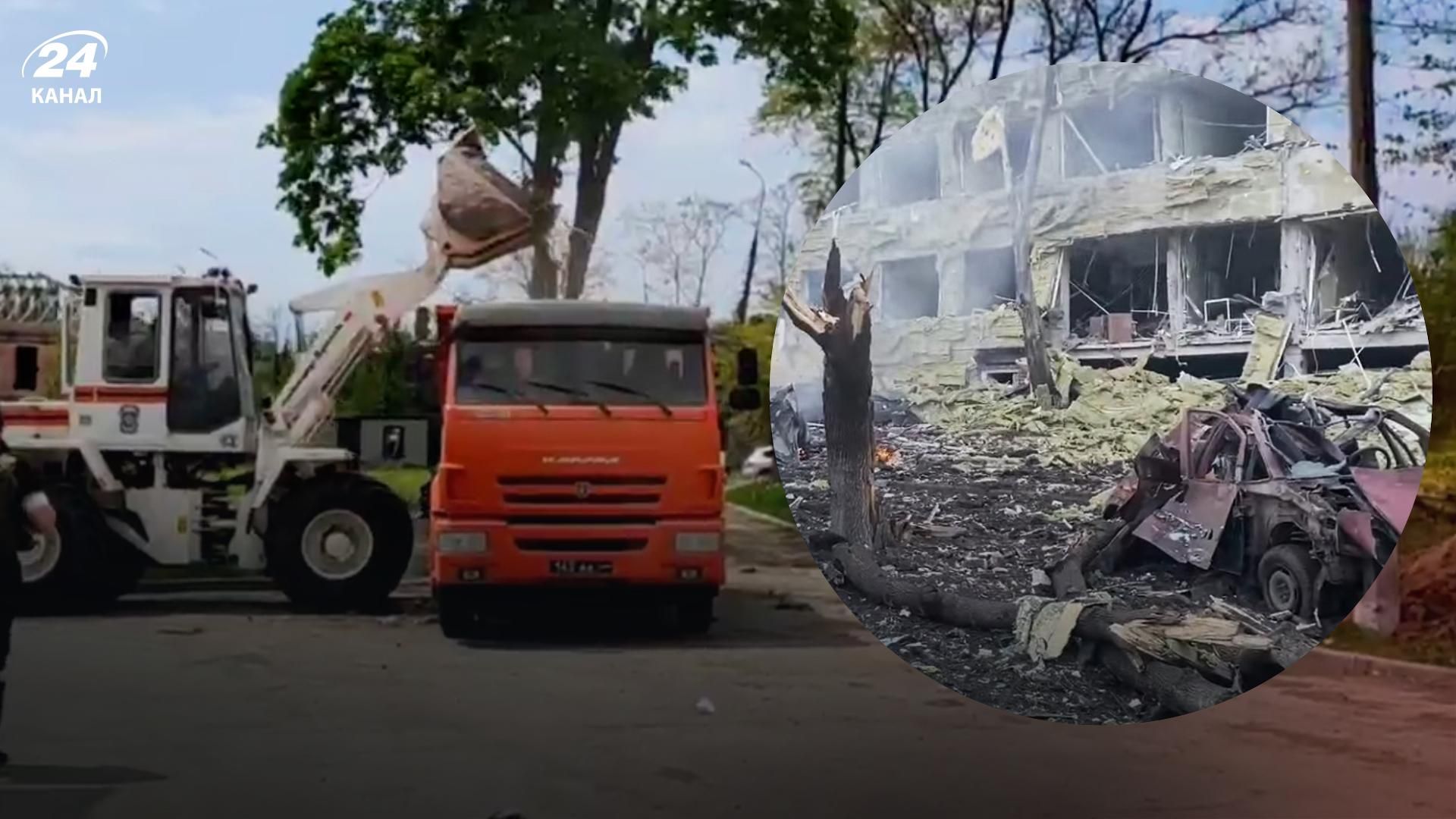 Окупанти замітають сліди та нашвидкуруч розбирають завали пологового у Маріуполі Окупанти замітають сліди та нашвидкуруч розбирають завали пологового у Маріуполі