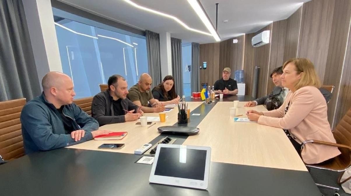 Украина и США нарабатывают логистические решения для преодоления топливного кризиса, – Кубраков Украина и США нарабатывают логистические решения для преодоления топливного кризиса, – Кубраков