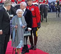 Єлизавета II відвідала кінне шоу до її платинового ювілею: фото королеви з червоної доріжки