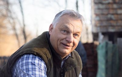 Орбан розкидається звинуваченнями у бік ЄС й натякає, що "Росію не поставити на коліна"