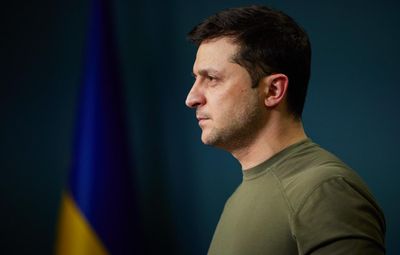 Зеленский заявил о начале операции спасения защитников Мариуполя