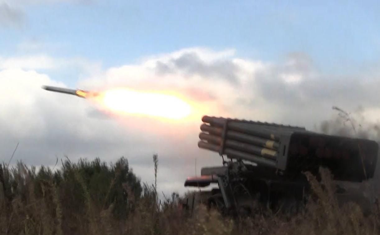 Окупанти з "Градів" обстріляли евакуаційний автобус на Луганщині Окупанти з "Градів" обстріляли евакуаційний автобус на Луганщині