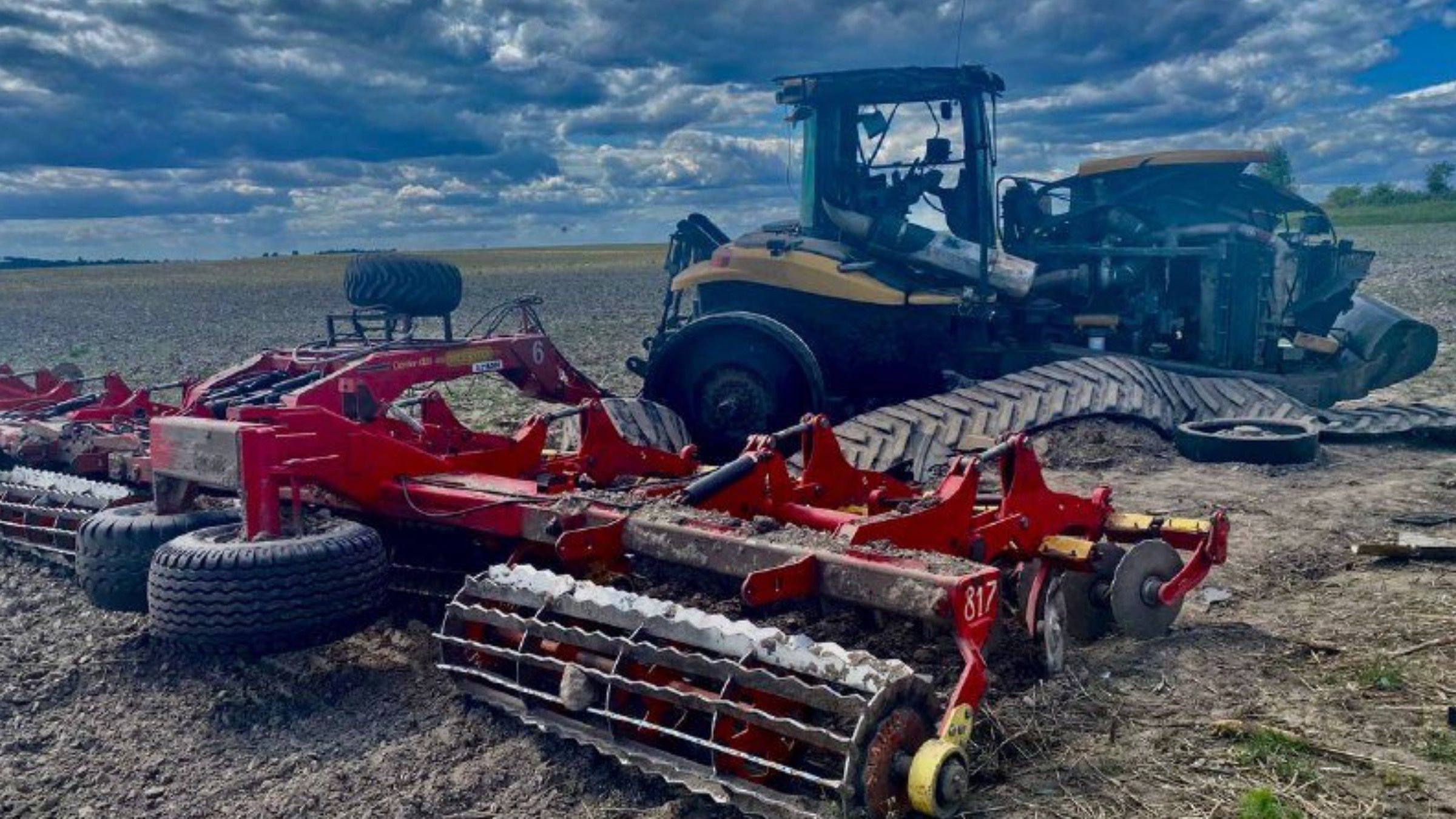 Возле Макарова тракторист подорвался на вражеской мине, но выжил Возле Макарова тракторист подорвался на вражеской мине, но выжил